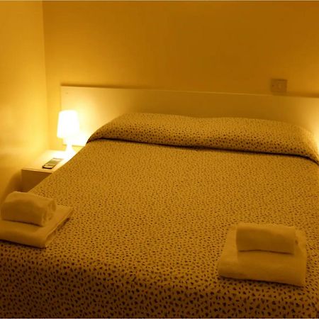 Affitti Only Sleep Bagno Privato Apartman Parma Kültér fotó