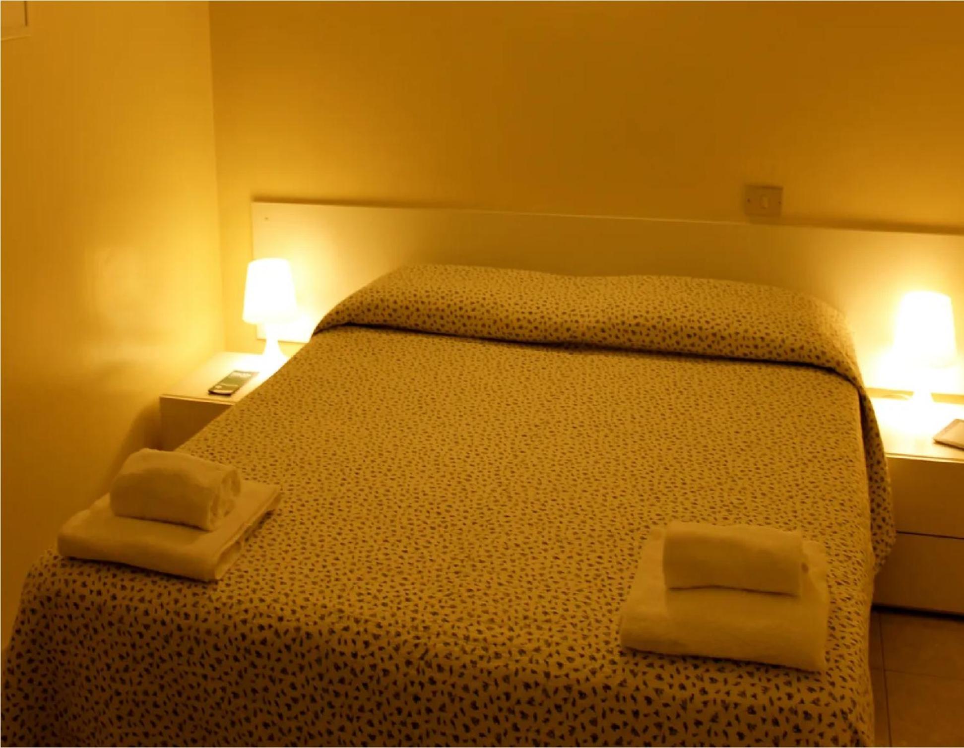 Affitti Only Sleep Bagno Privato Apartman Parma Kültér fotó