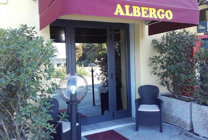 Affitti Only Sleep Bagno Privato Apartman Parma Kültér fotó